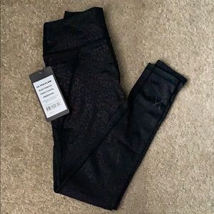 Vie Active NWT black leopard print leggings, S